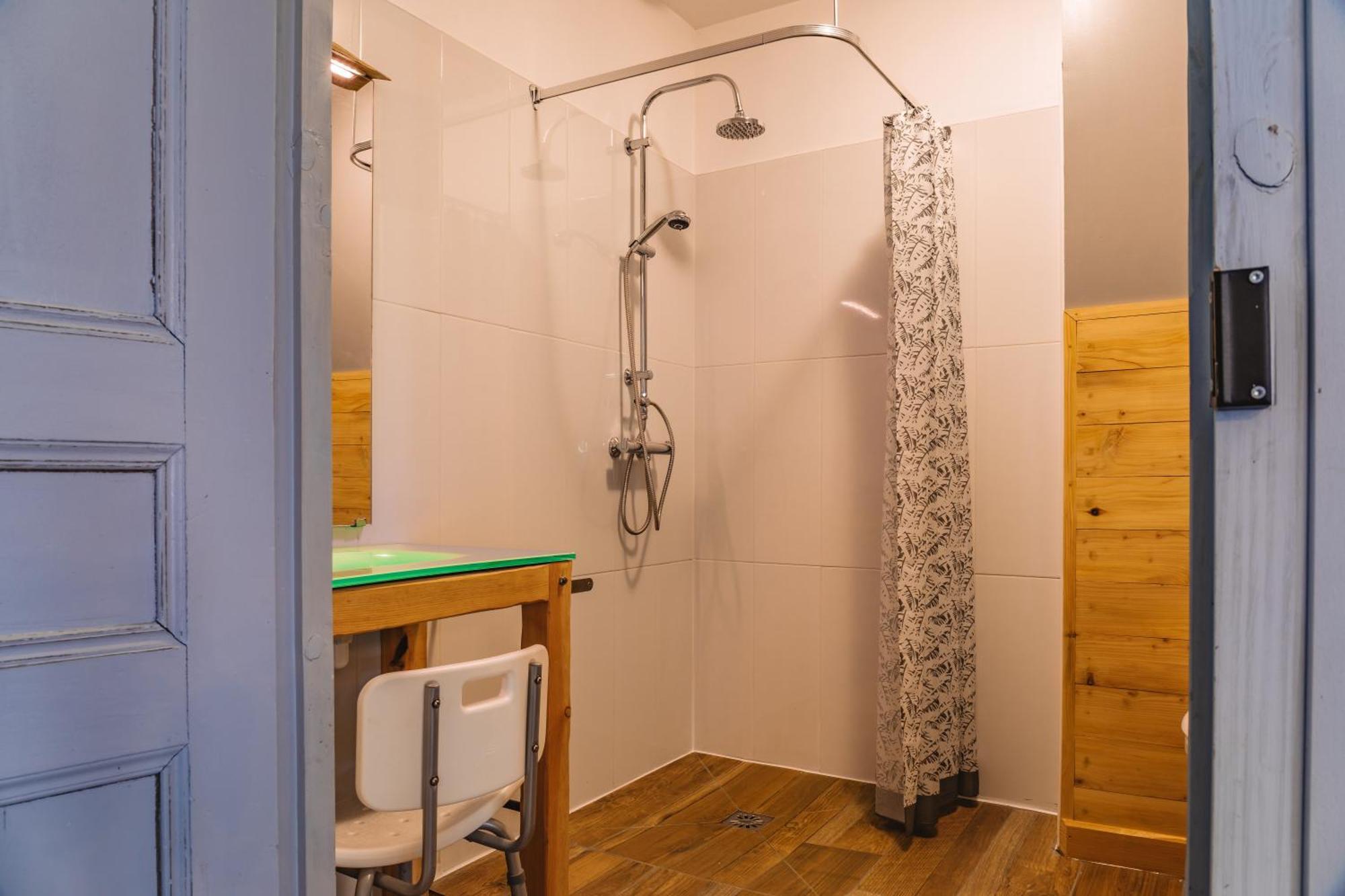 Gites La Boletiere Saint-Etienne-du-Valdonnez Номер фото
