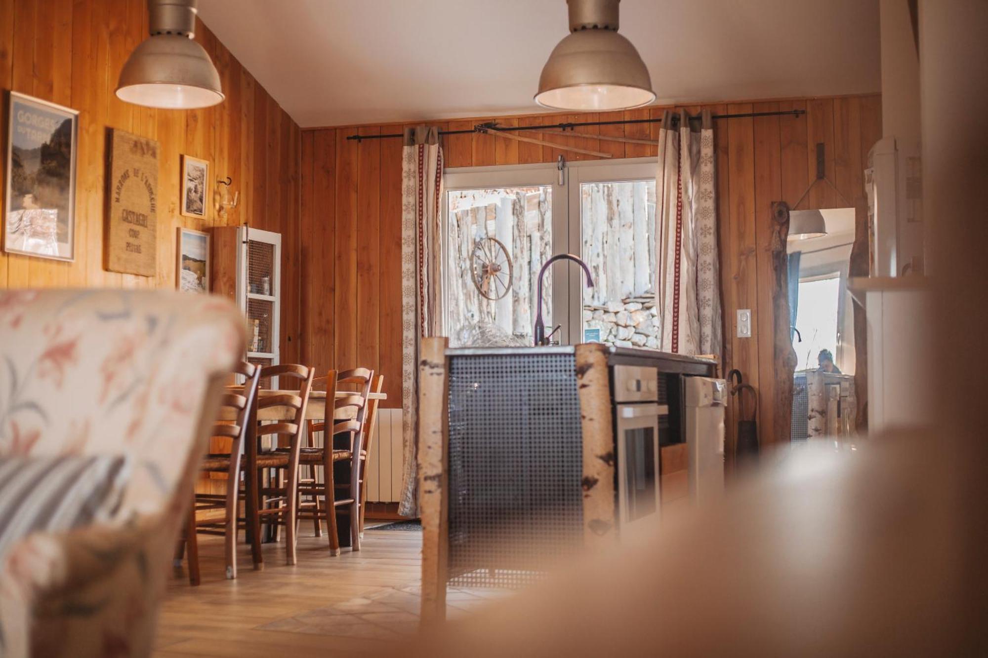 Gites La Boletiere Saint-Etienne-du-Valdonnez Экстерьер фото